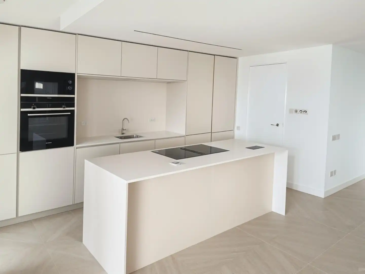 Cuina de Apartament en venda en Marbella amb Aire condicionat, Terrassa i Traster