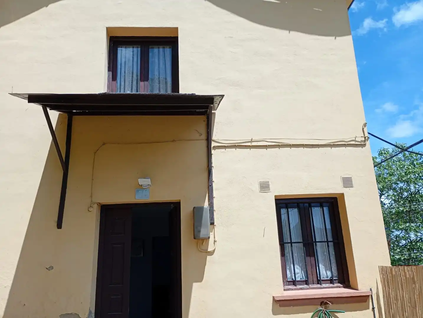 Vista exterior de Casa adosada en venta en Pravia con Calefacción, Terraza y Trastero