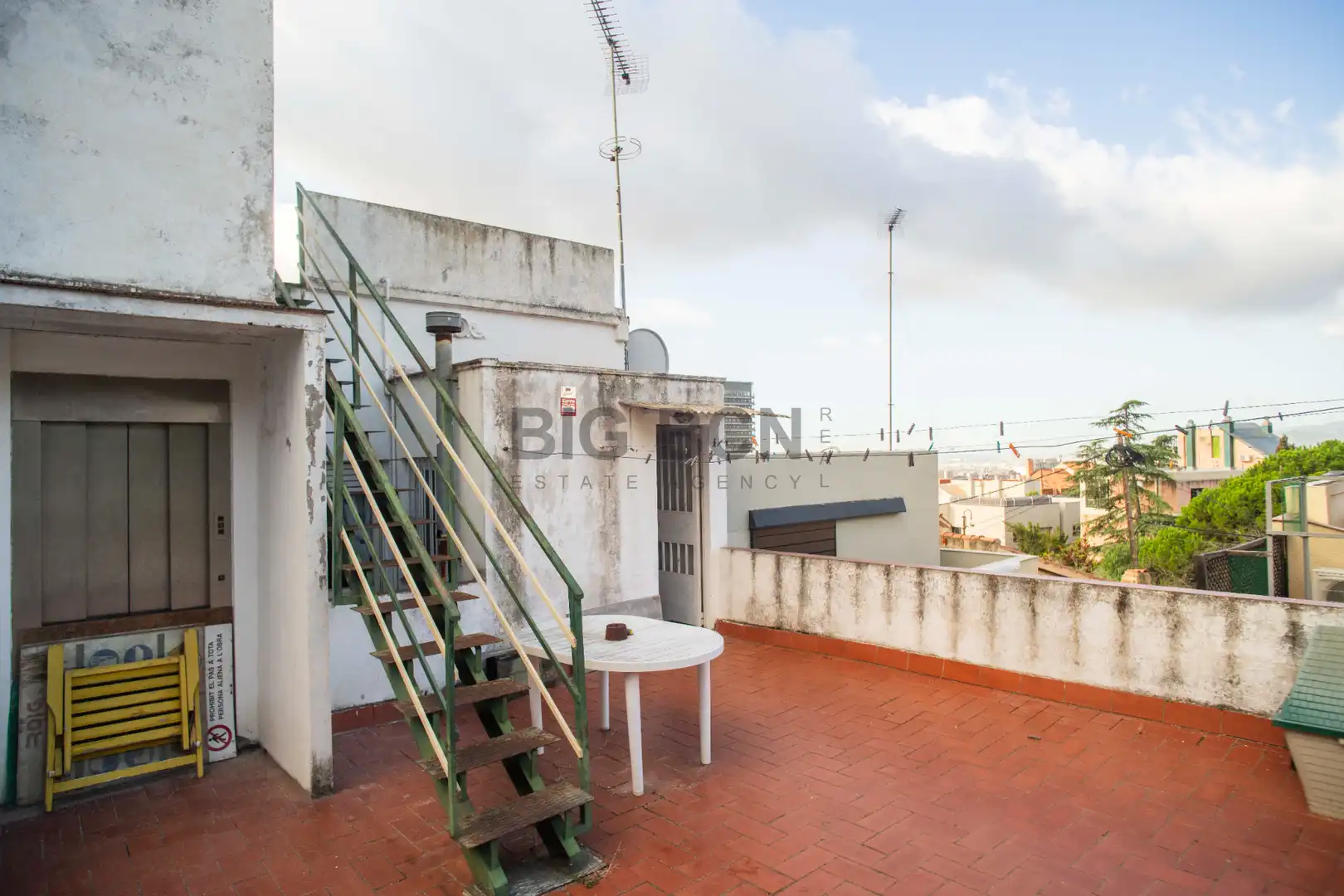 Vista exterior de Casa o chalet en venta en Esplugues de Llobregat con Aire acondicionado, Calefacción y Jardín privado