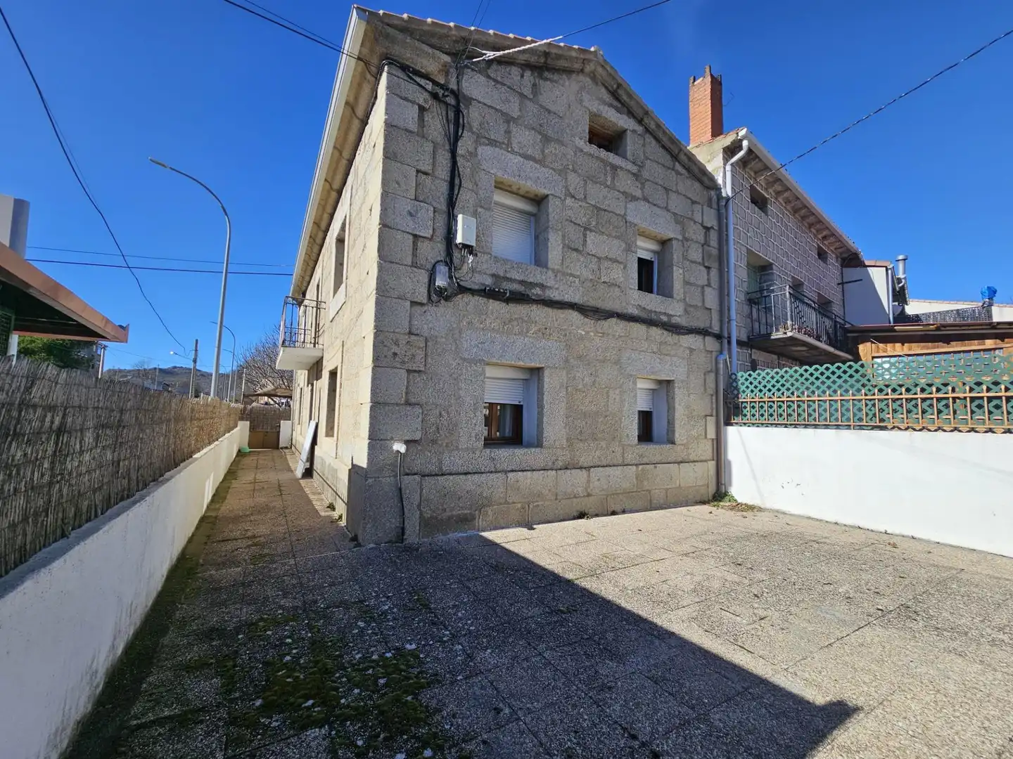 Vista exterior de Casa o xalet en venda en Navarredondilla amb Traster i Moblat