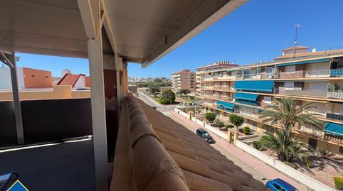 Apartamento dúplex con terraza, en la provincia de Alicante, en la ciudad de Torrevieja, en el distrito de La Mata. 3 habitaciones