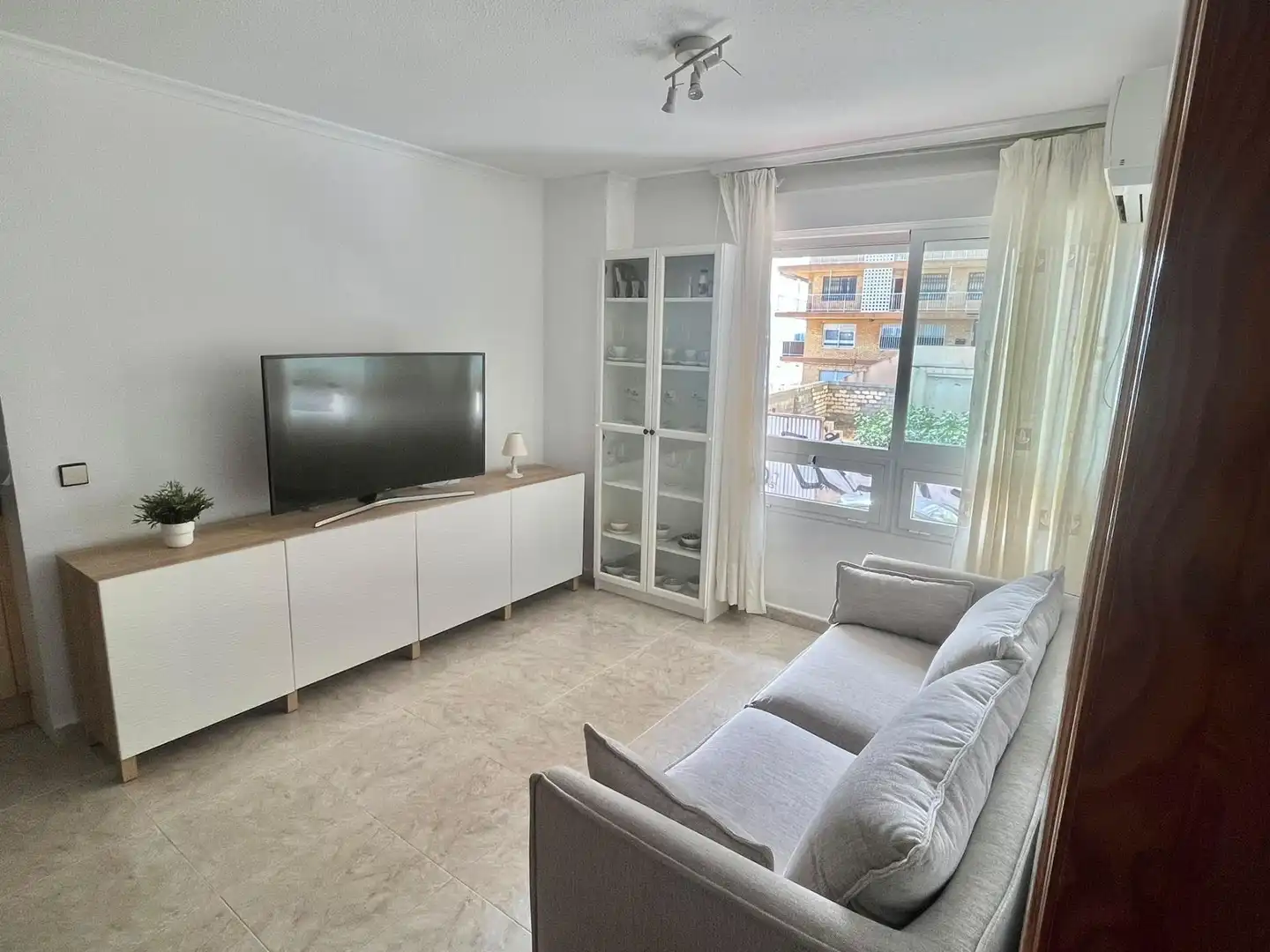 Wohnzimmer von Wohnungen zur Miete in Torrevieja mit Klimaanlage