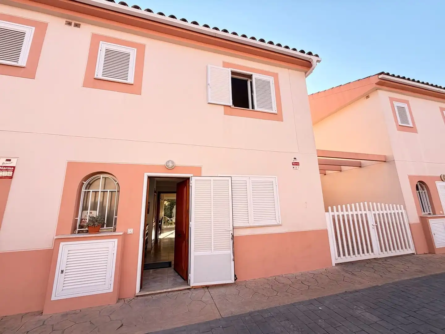Vista exterior de Casa adosada en venda en Alcúdia amb Aire condicionat, Calefacció i Jardí privat