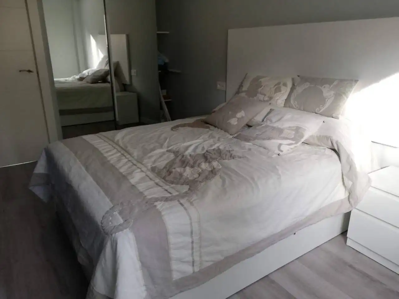 Habitación de Apartamento de alquiler en Burgos con Calefacción, Terraza y Amueblado