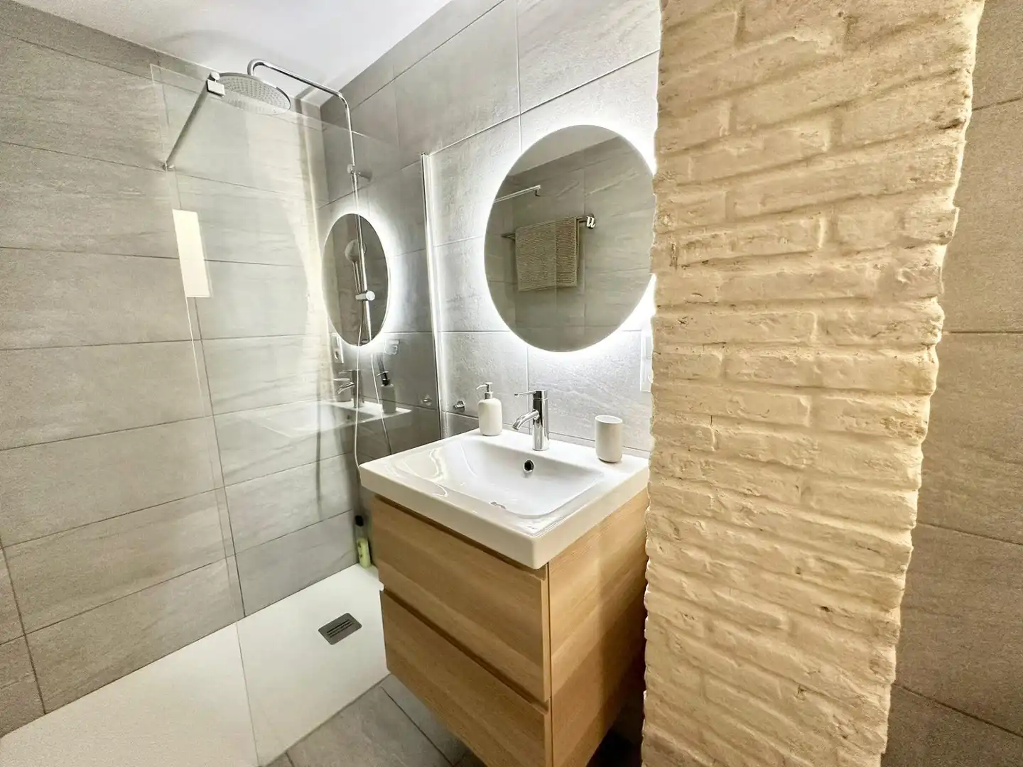 Badezimmer von Dachboden zur Miete in Valencia mit Klimaanlage, Heizung und Parkett