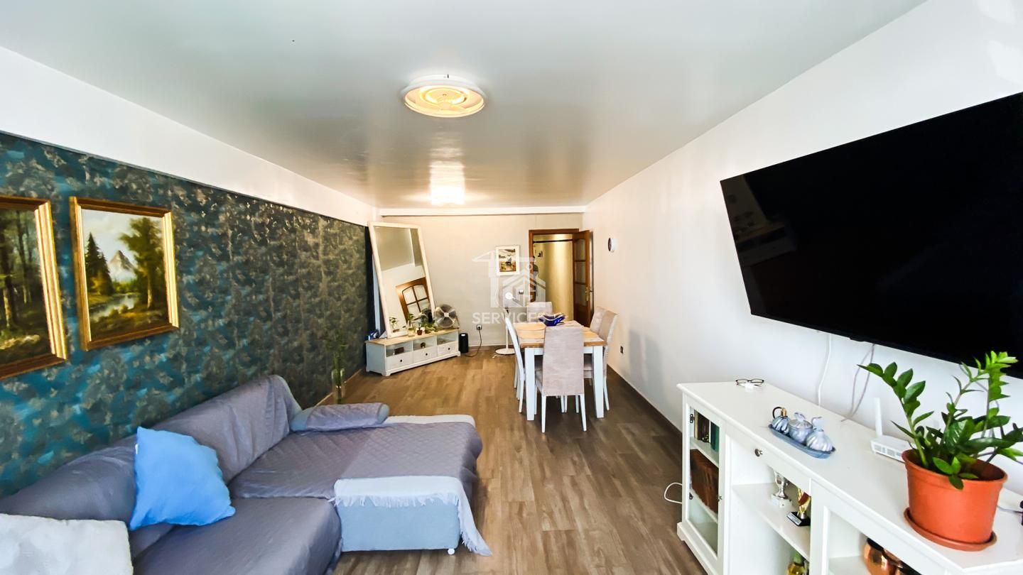 Sala d'estar de Casa adosada en venda en Granadilla de Abona amb Aire condicionat, Jardí privat i Terrassa