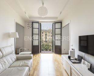 Exterior view of Apartment for sale in  Barcelona Capital  with Air Conditioner and Balcony