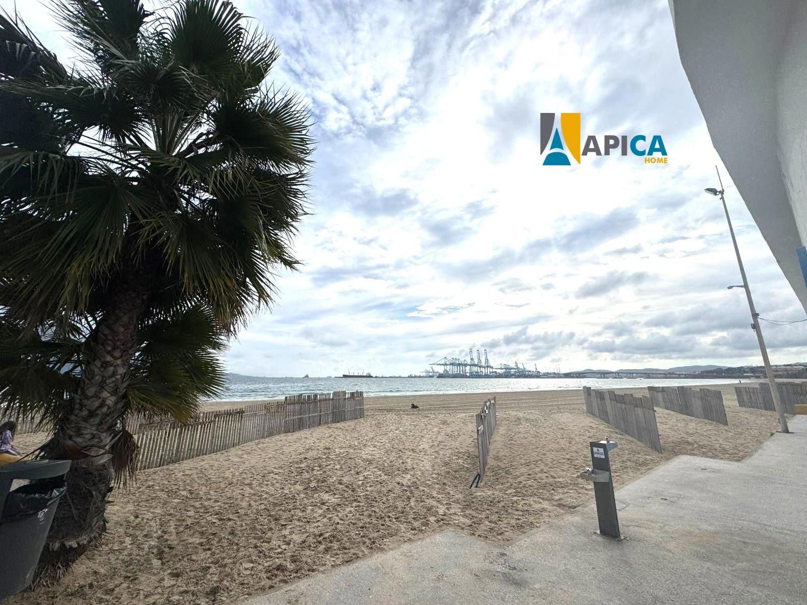 Exterior view of Flat for sale in Algeciras  with Air Conditioner