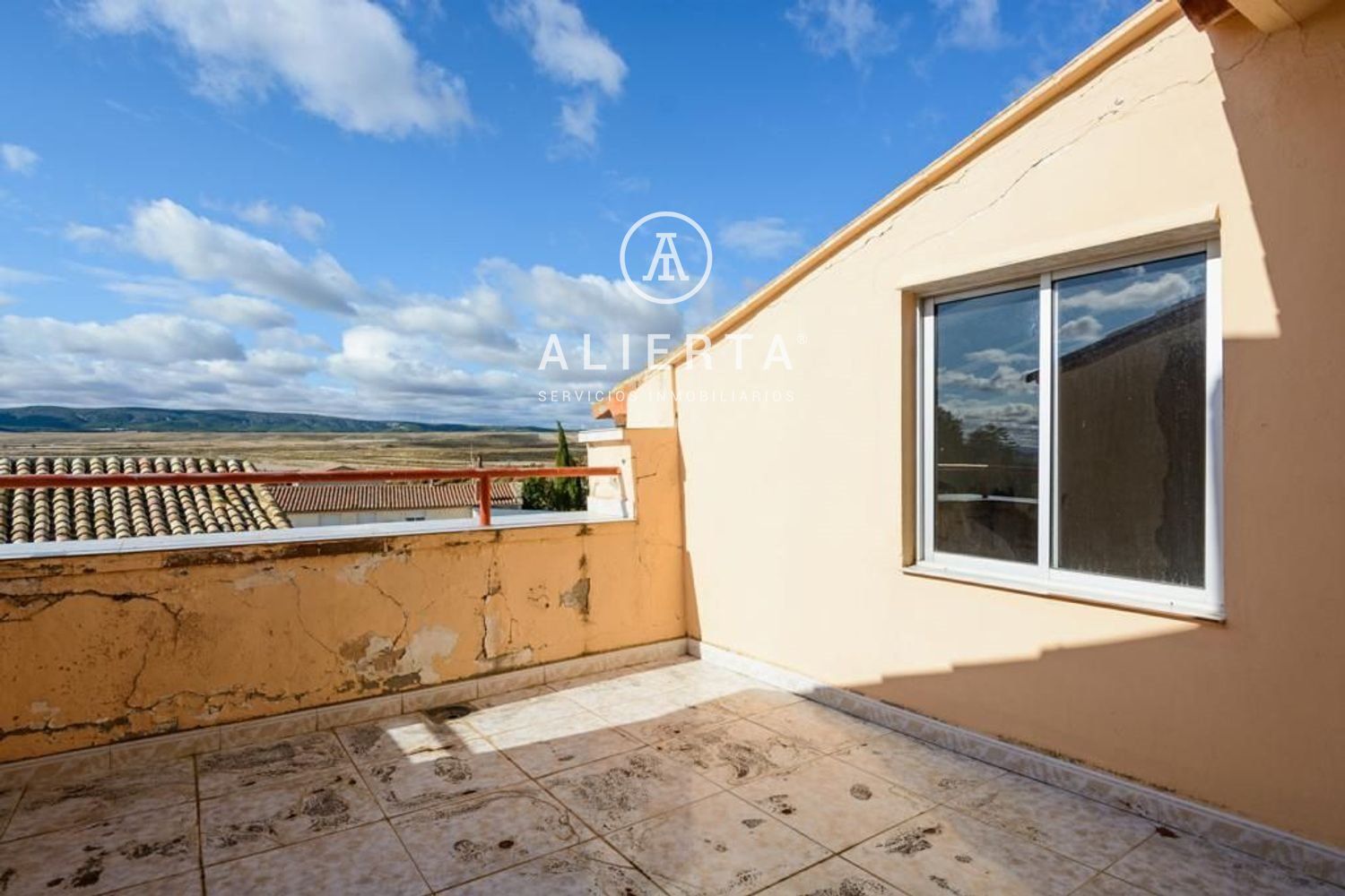Terrassa de Casa o xalet en venda en Puebla de Albortón amb Calefacció i Jardí privat