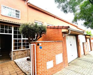 Vista exterior de Casa o xalet en venda en Daganzo de Arriba amb Terrassa i Balcó