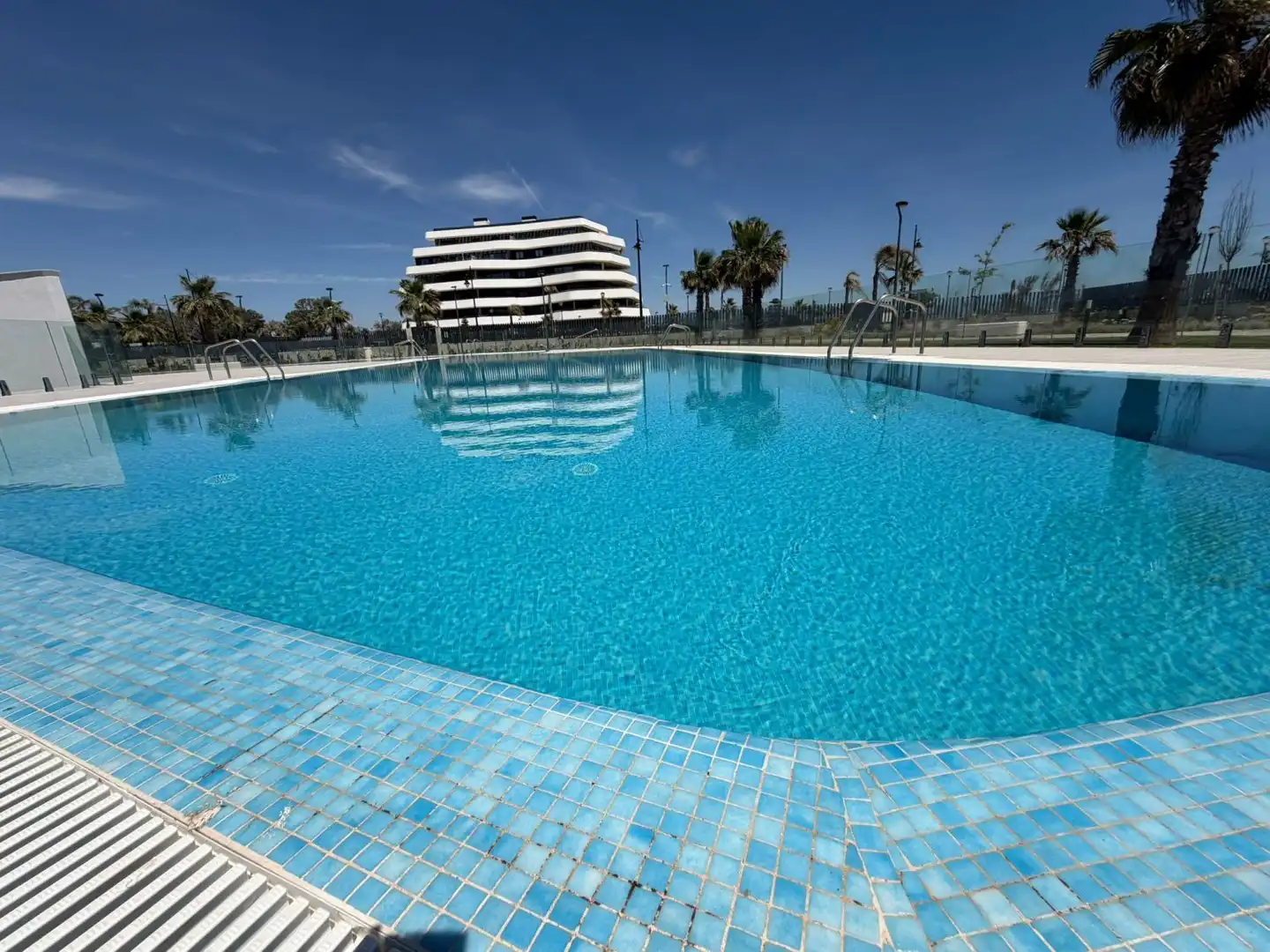 Àtic amb piscina en venda a MAR DE ALBORAN 7, imagen 2
