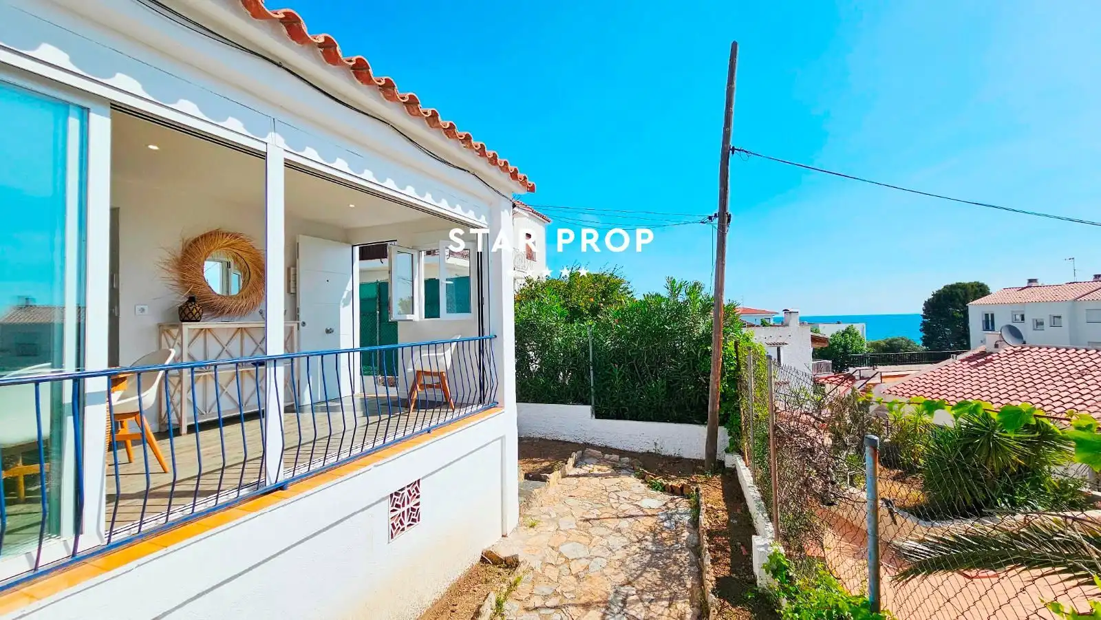 Vista exterior de Casa o xalet en venda en Llançà amb Terrassa, Traster i Moblat