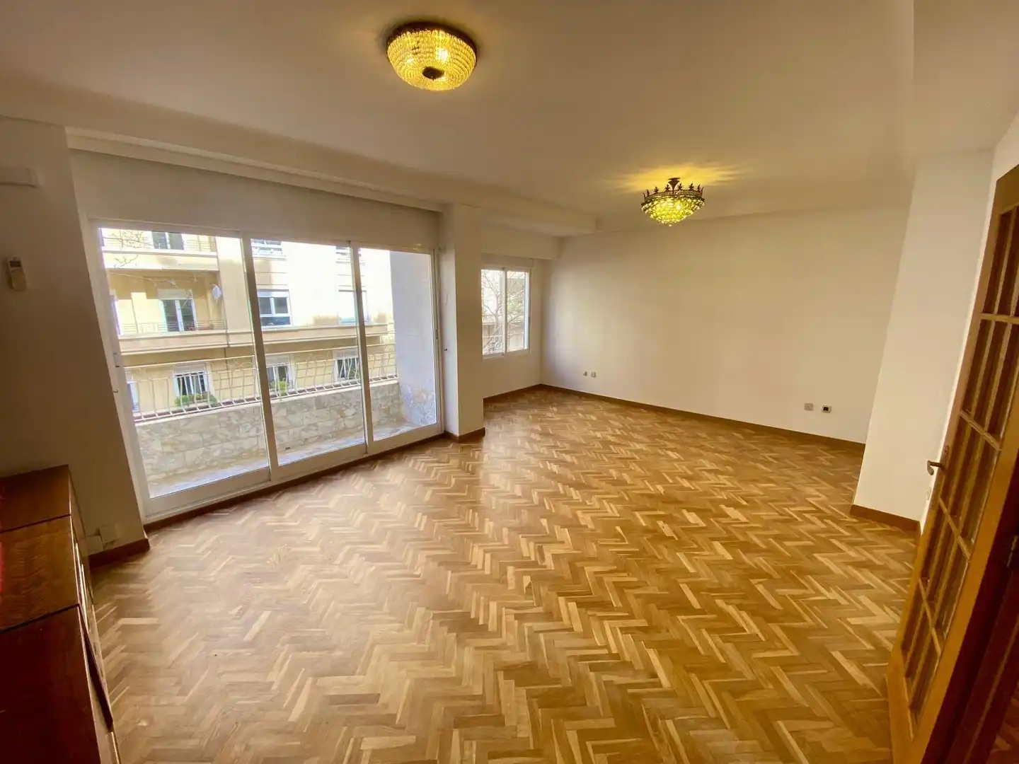 Living room of Flat for rent in Valencia  with Air Conditioner, Parquet flooring and Balcony