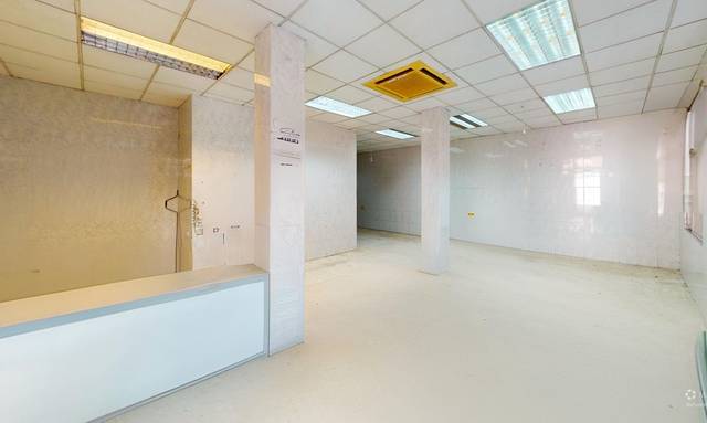 Local comercial en Venta en Calle Monforte del Cid en Carolinas Altas