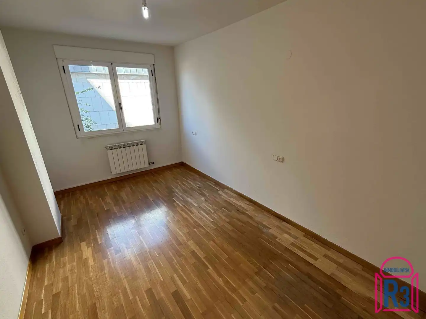 Habitación de Piso de alquiler en León Capital  con Calefacción, Terraza y Trastero