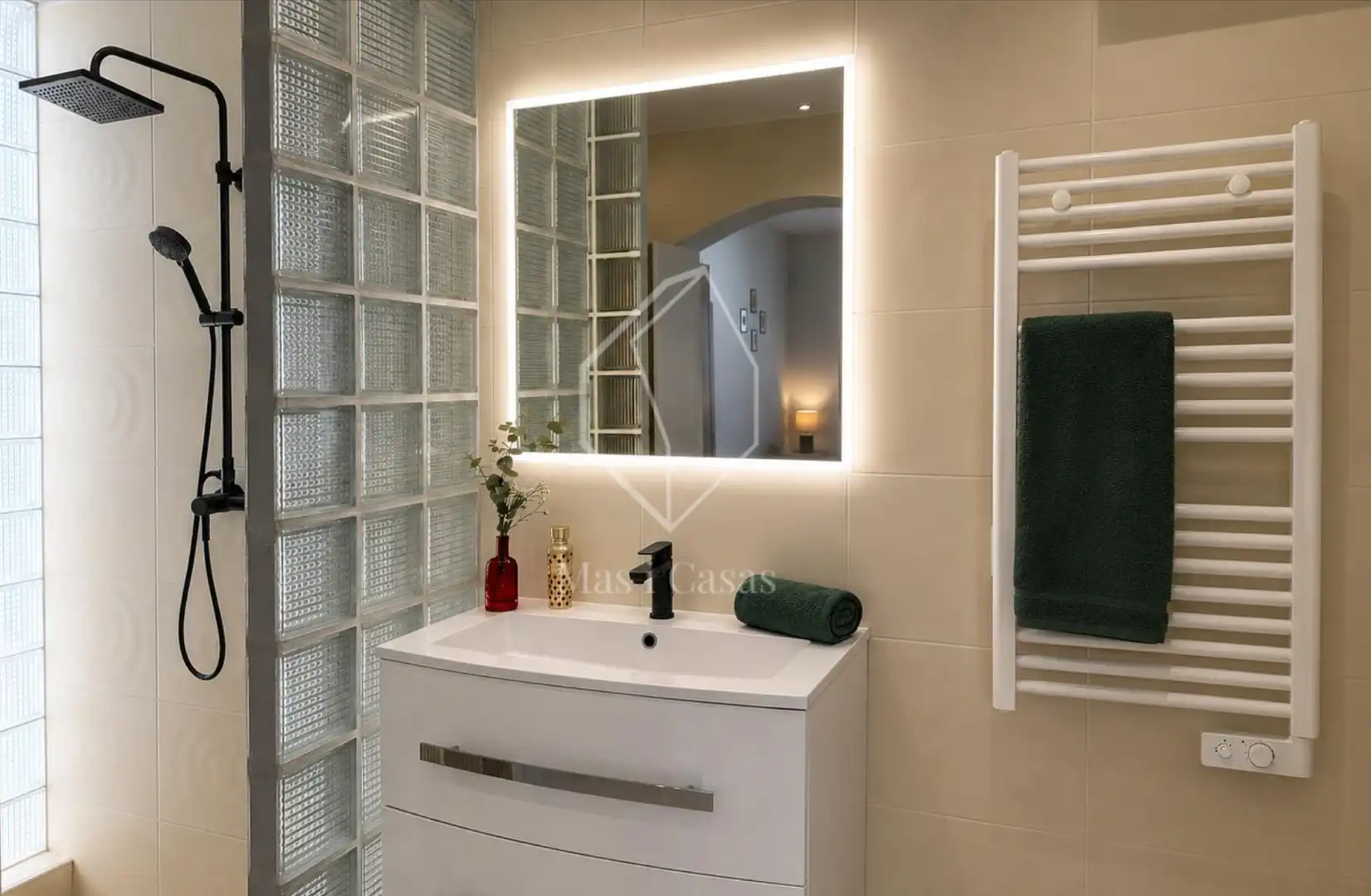 Badezimmer von Haus oder Chalet zum Verkauf in L'Escala mit Klimaanlage, Privatgarten und Terrasse