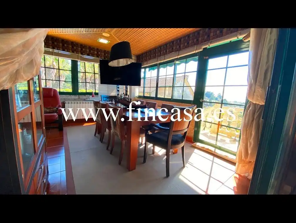 Comedor de Casa o chalet en venta en Vigo  con Calefacción, Jardín privado y Parquet