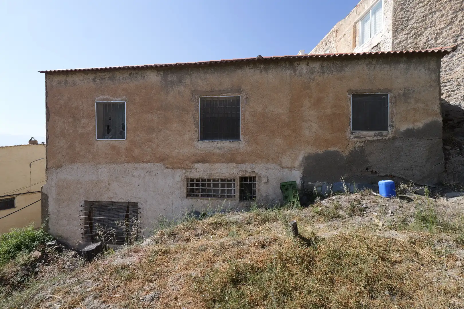 Vista exterior de Casa adosada en venda en Paterna del Río amb Jardí privat
