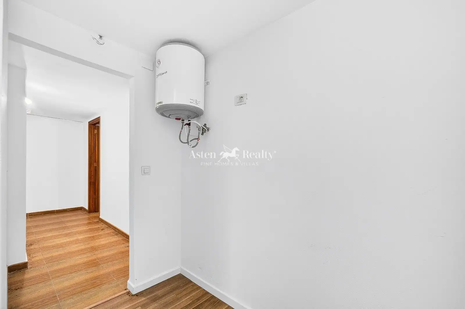 Habitación de Local en venta en Guía de Isora con Terraza y Alarma