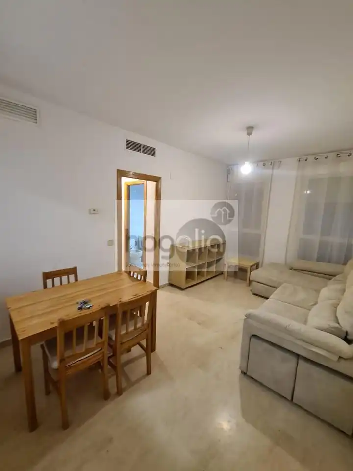 Wohnzimmer von Wohnung zur Miete in Sevilla mit Klimaanlage, Schwimmbad und Möbliert