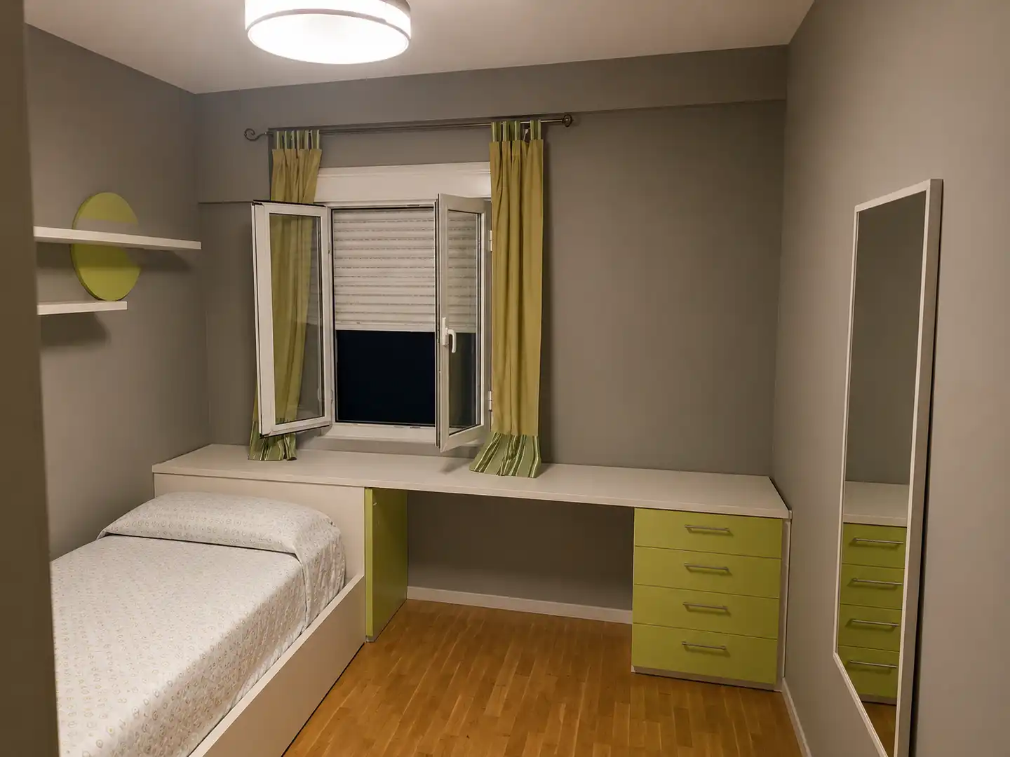 Bedroom of Flat for sale in Madrid  with Air Conditioner and Heating