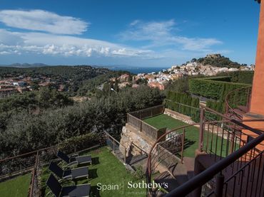 Doppelhaushälfte mit Pool zum Verkauf in Carrer Lluís Miró i Plaja