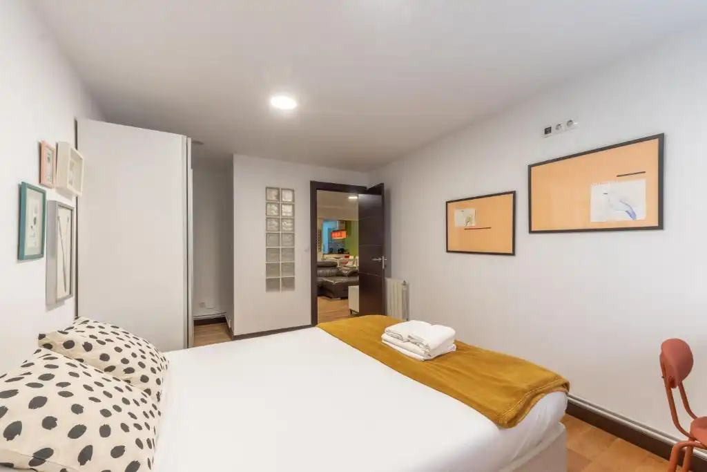 Habitación de Piso en venta en Bilbao  con Calefacción, Parquet y Amueblado