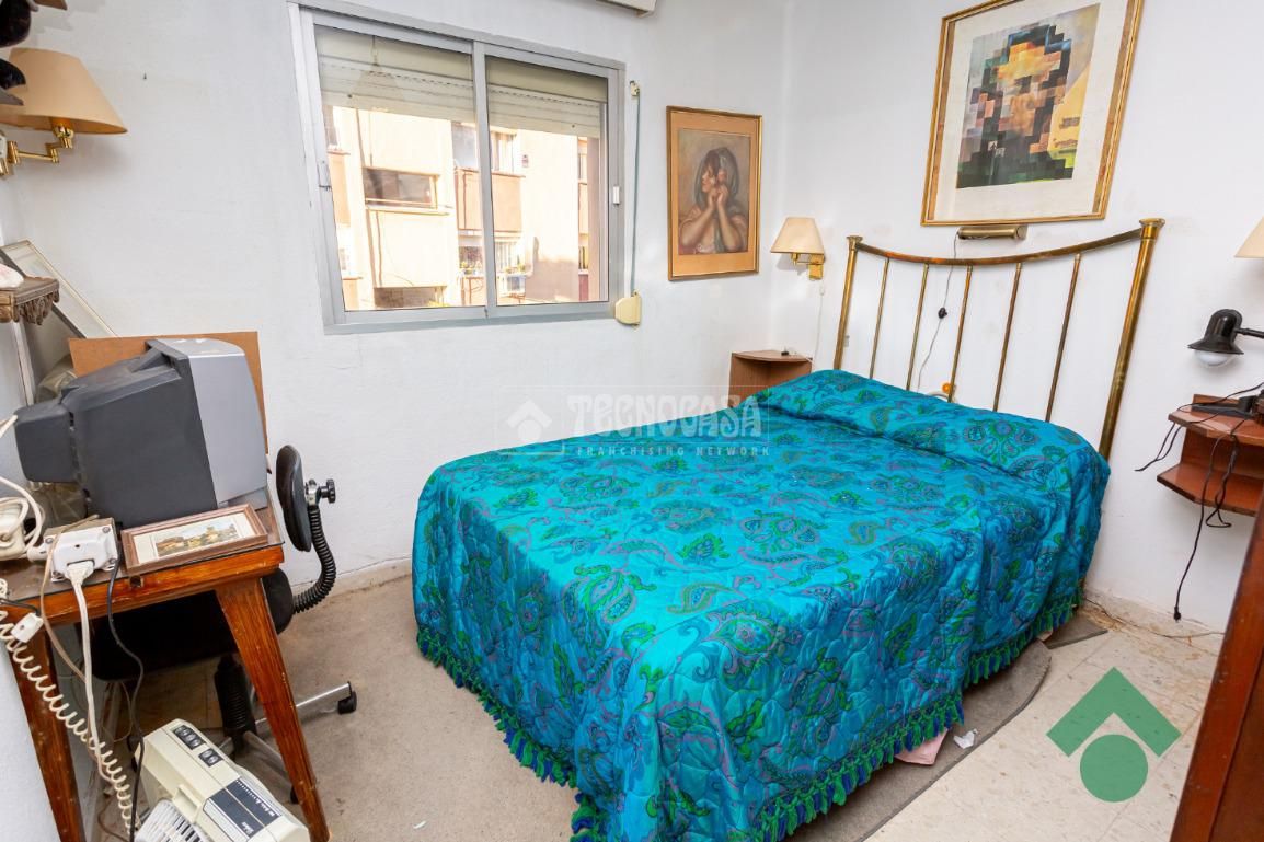 Dormitori de Pis en venda en Algeciras amb Balcó