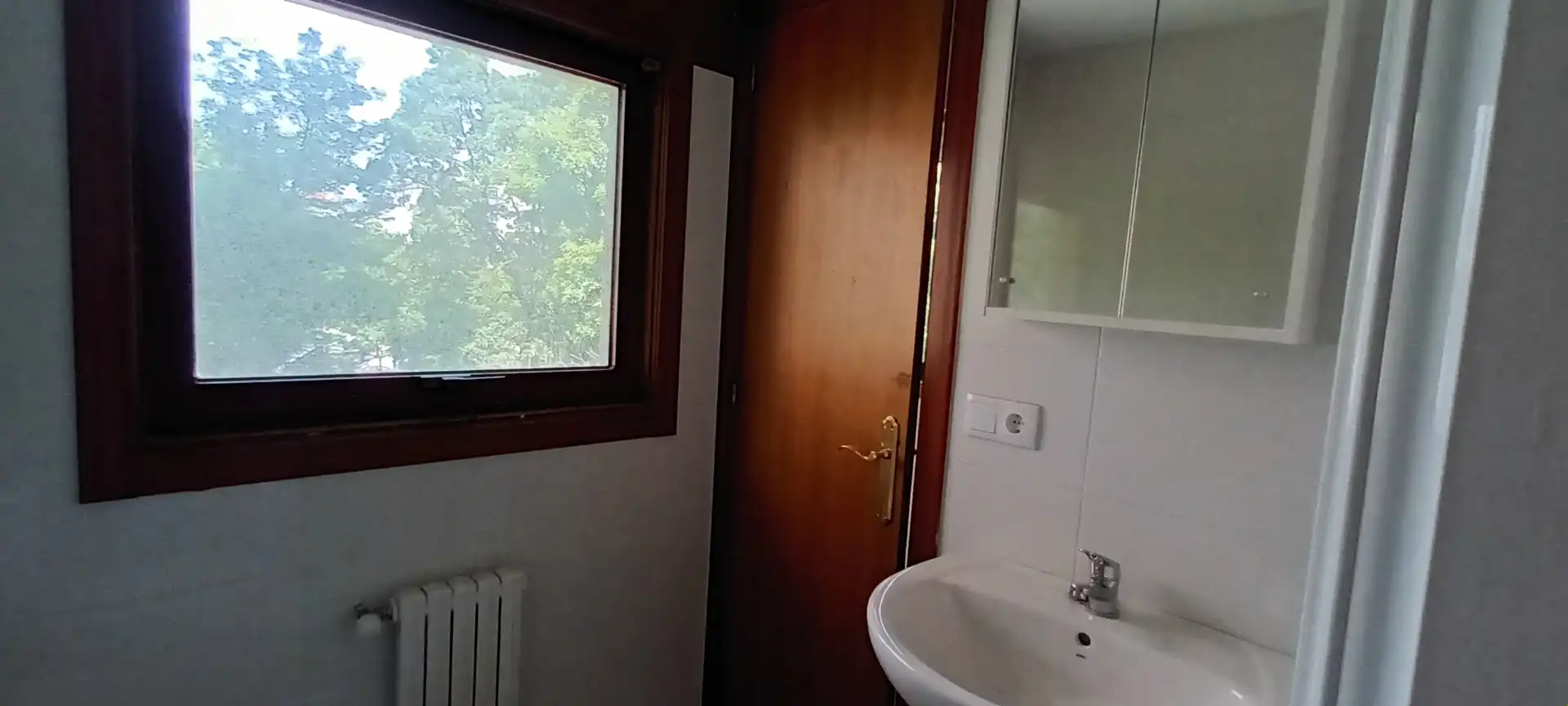 Badezimmer von Wohnung zum Verkauf in Pontevedra Capital  mit Heizung und Abstellraum