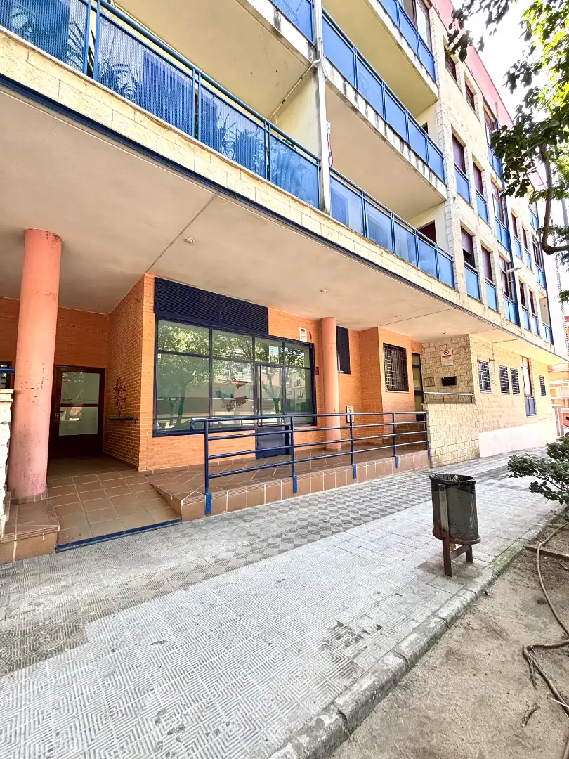 Außenansicht von Geschaftsraum zur Miete in Plasencia mit Möbliert