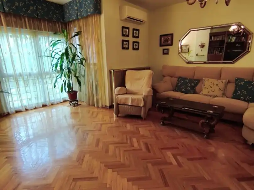 Sala de estar de Piso en venta en  Madrid Capital con Aire acondicionado y Balcón