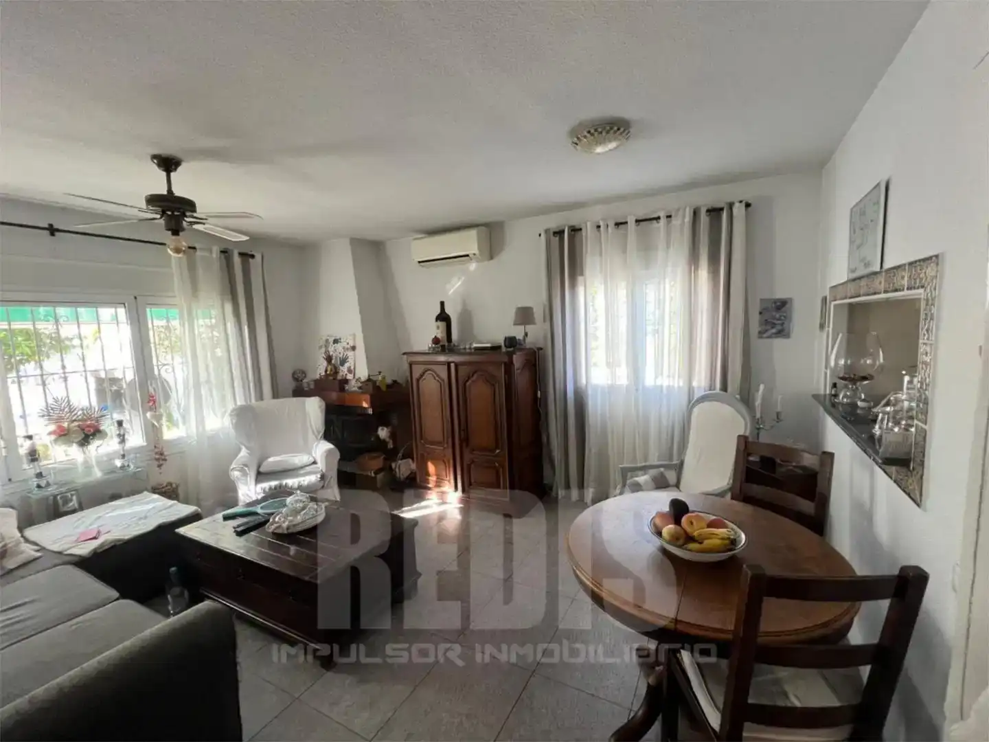 Sala d'estar de Casa o xalet en venda en Benidorm amb Aire condicionat, Piscina i Balcó