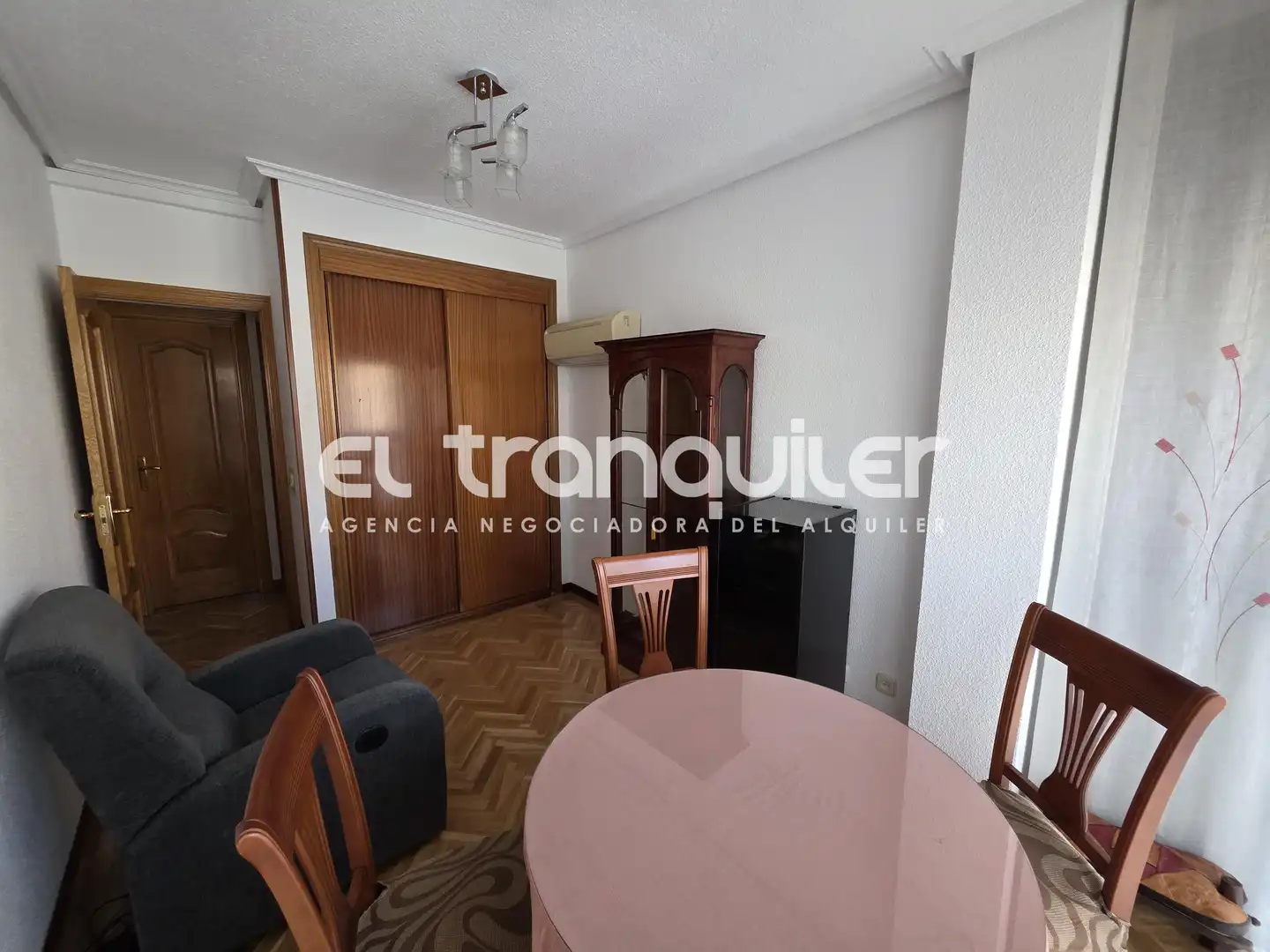 Sala d'estar de Pis de lloguer en Madrid amb Aire condicionat, Parquet i Piscina