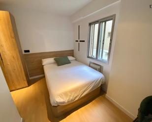 Bedroom of Apartment to share in  Madrid Capital  with Heating, Oven and Washing machine