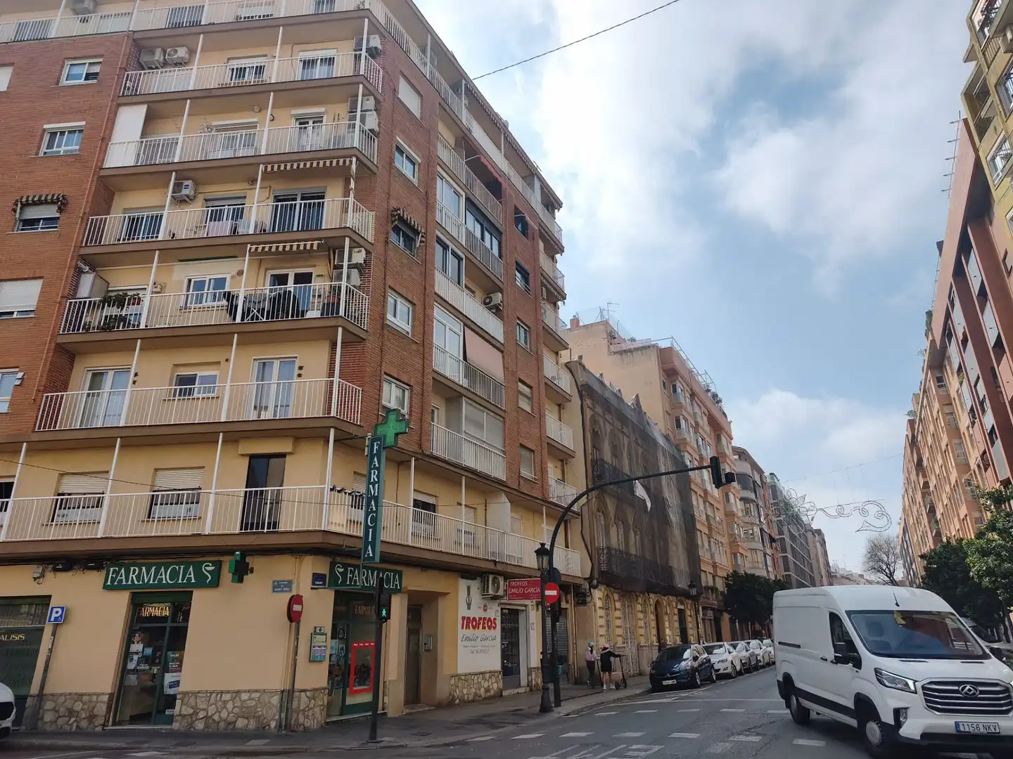 Vista exterior de Pis en venda en Valencia amb Forn, Microones i Alarma