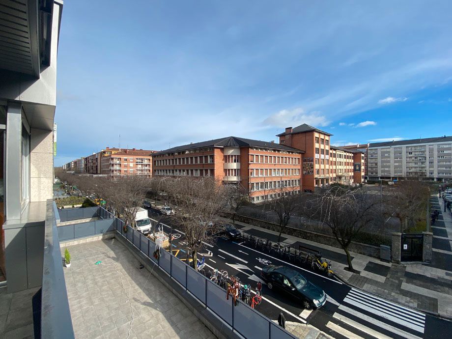 Vista exterior de Pis en venda en Vitoria - Gasteiz amb Calefacció, Parquet i Terrassa