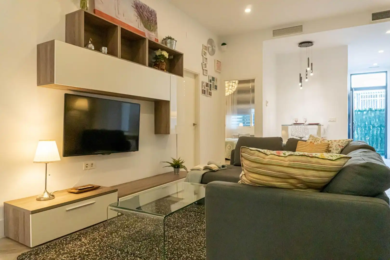 Sala d'estar de Planta baixa de lloguer en Sevilla amb Aire condicionat, Calefacció i Moblat
