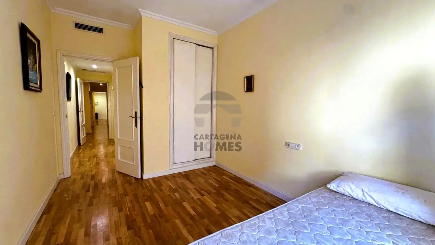 Bedroom of Flat for sale in Cartagena  with Air Conditioner, Parquet flooring and Storage room