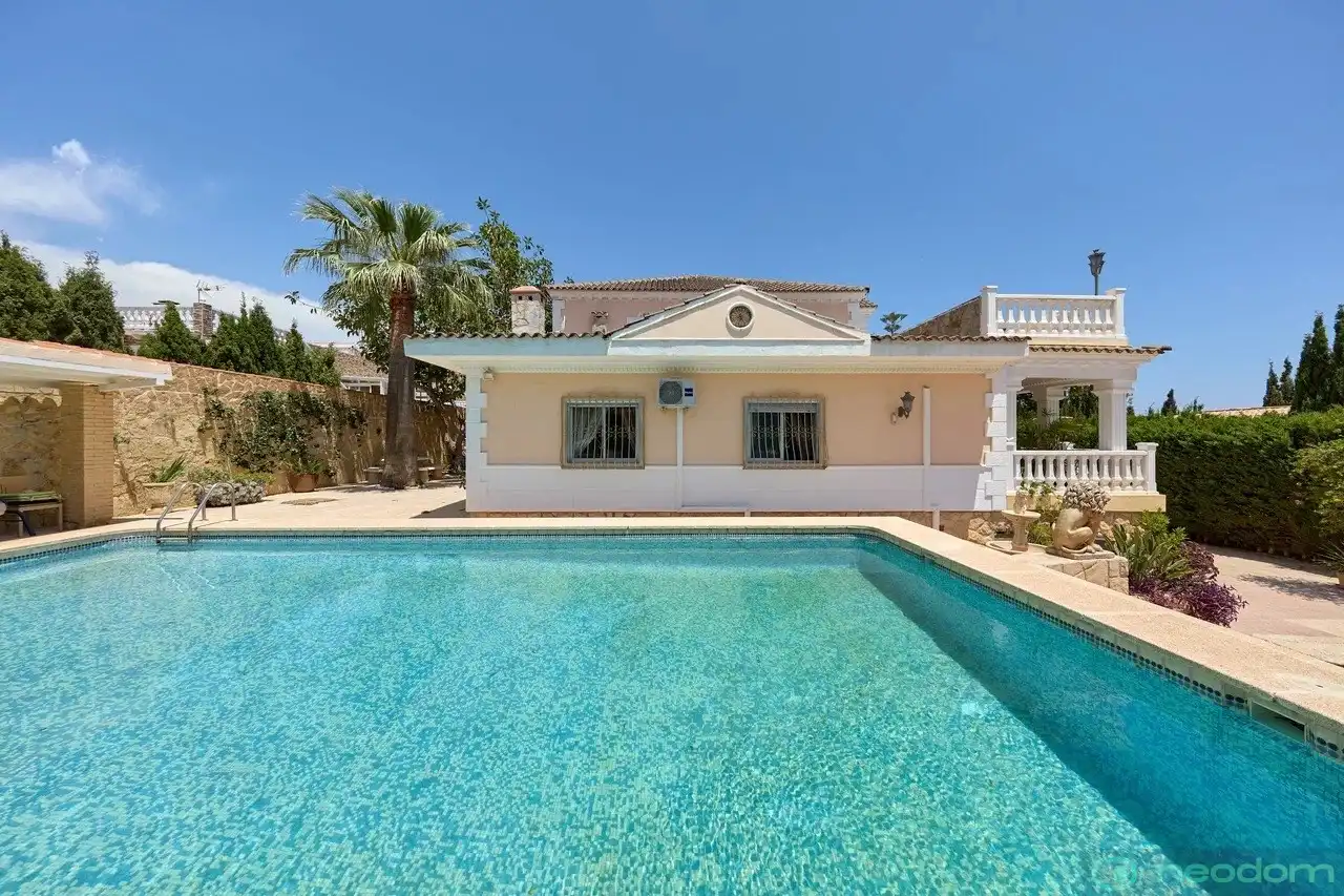 Vista exterior de Casa o chalet en venta en La Nucia con Aire acondicionado, Calefacción y Terraza