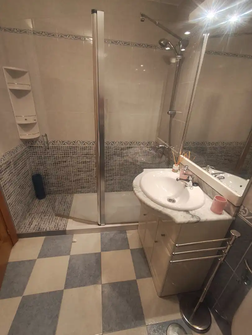 Bathroom of Flat for rent in Valmojado  with Air Conditioner, Heating and Private garden