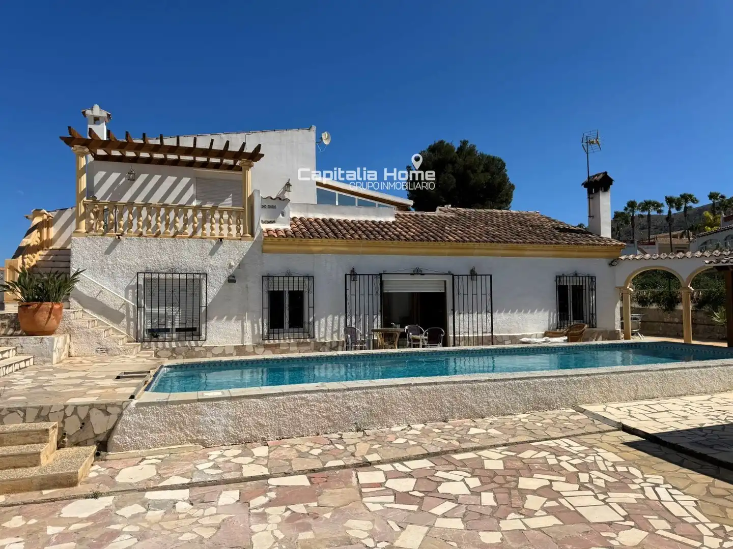 Vista exterior de Casa o xalet en venda en L'Alfàs del Pi amb Aire condicionat, Terrassa i Traster