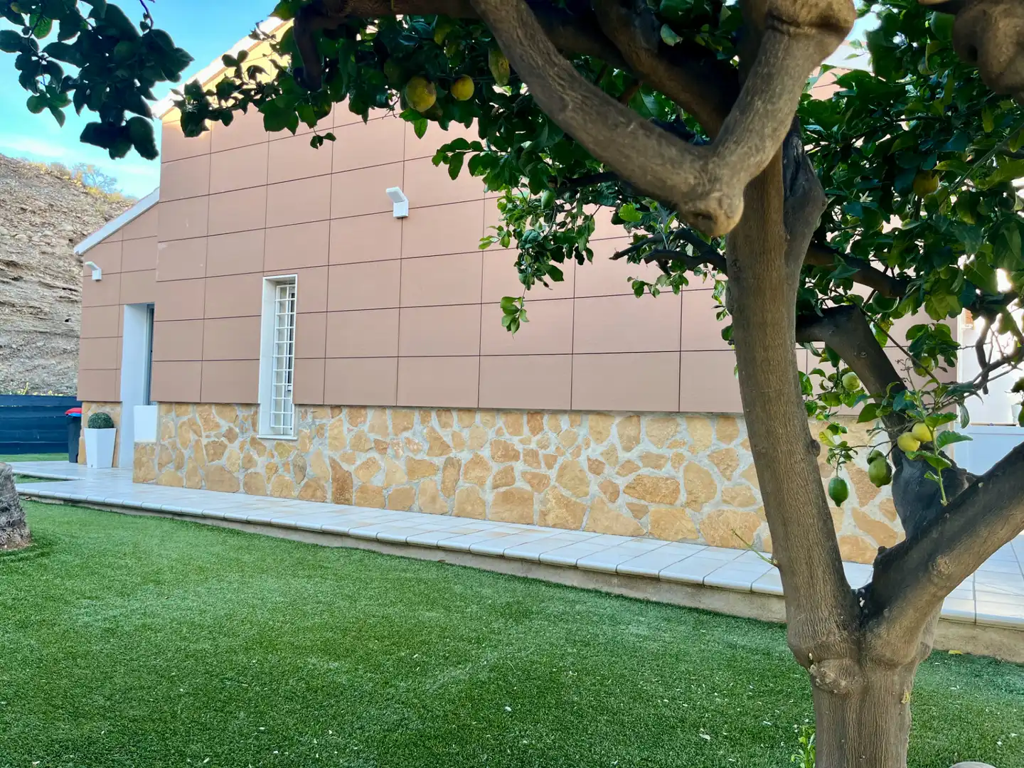 Vista exterior de Casa adosada en venta en Cuevas del Almanzora con Aire acondicionado, Terraza y Amueblado