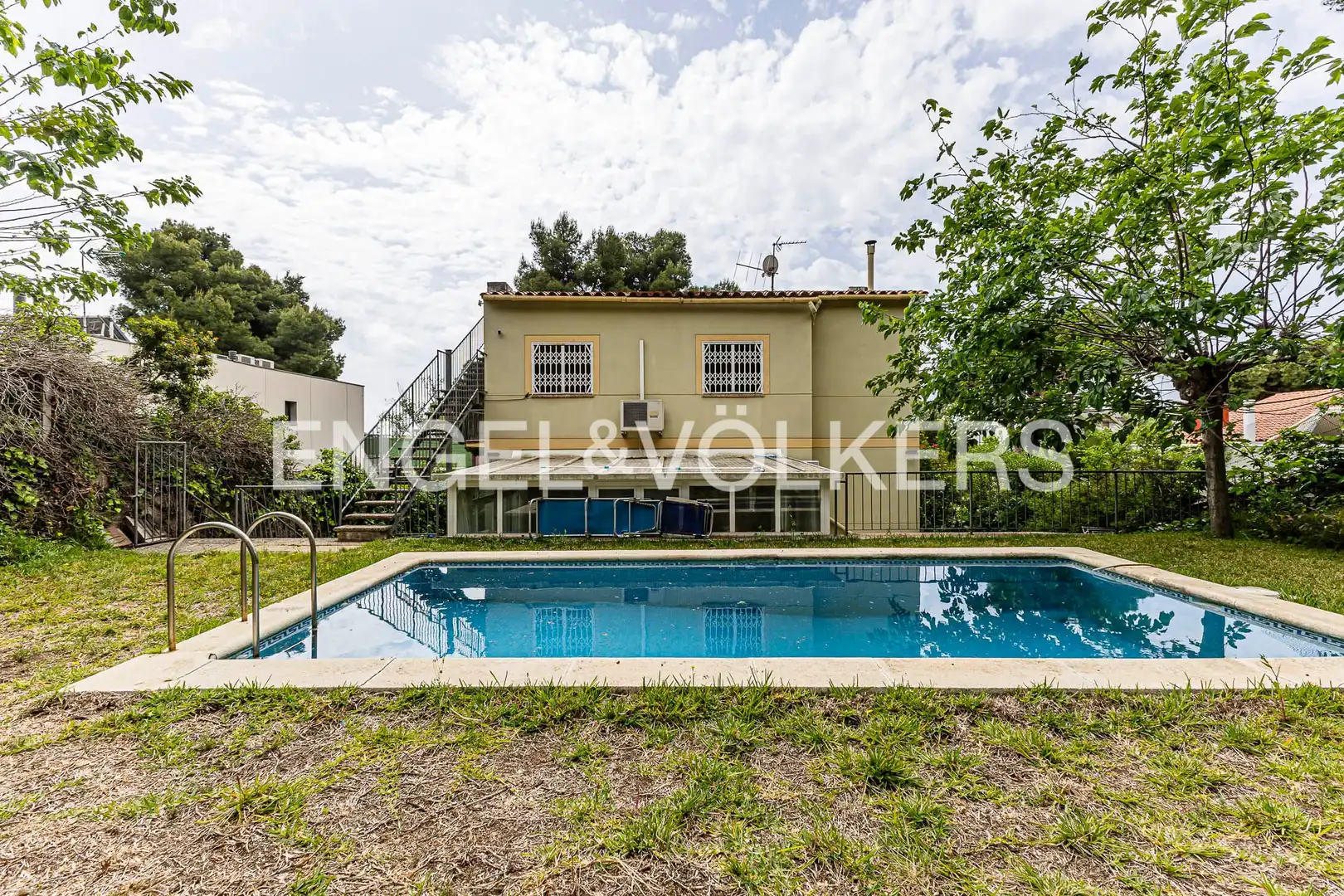 Piscina de Casa o xalet en venda en Castelldefels amb Aire condicionat, Calefacció i Jardí privat