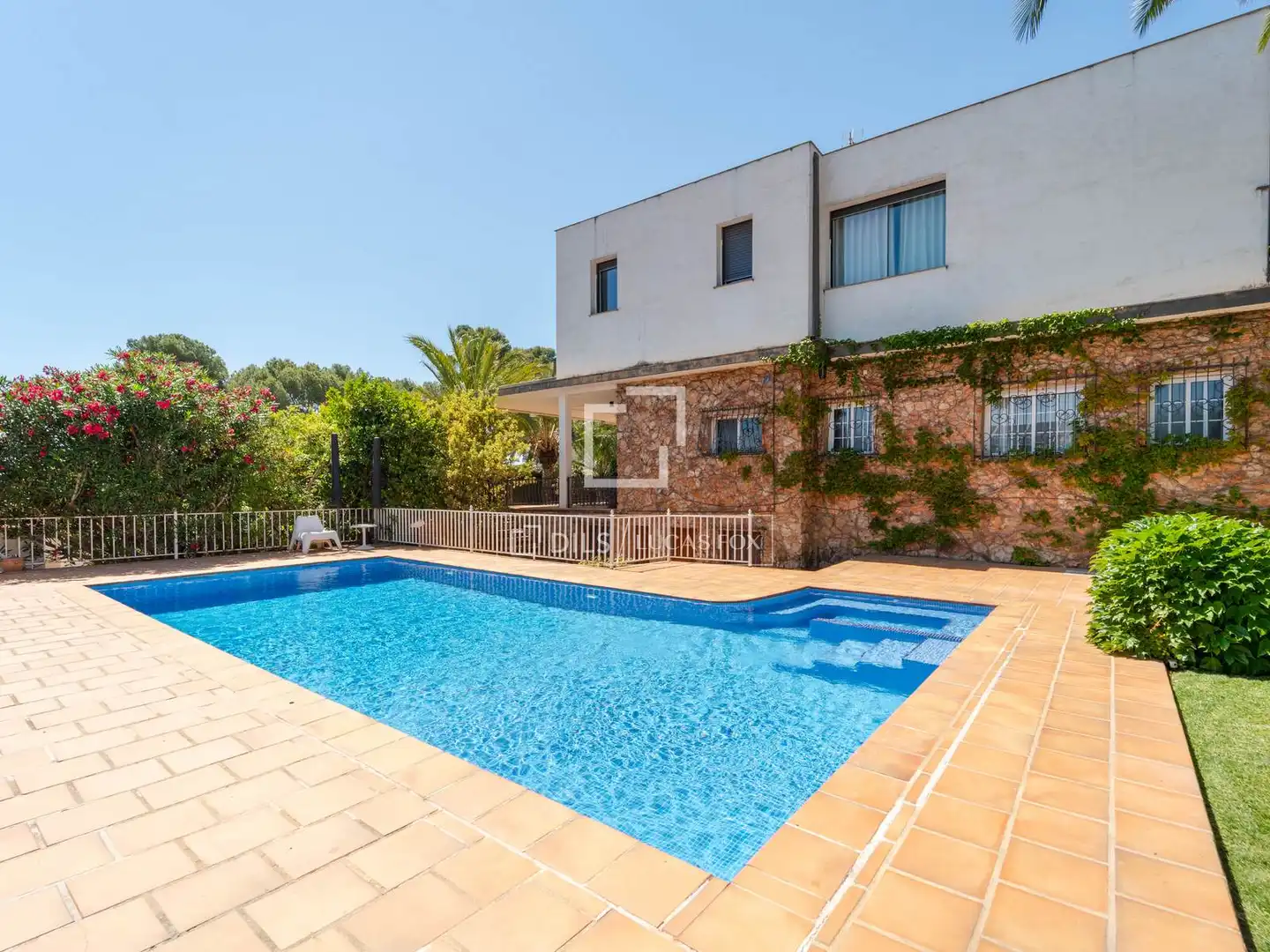 Piscina de Casa o xalet en venda en Riba-roja de Túria amb Aire condicionat, Jardí privat i Terrassa