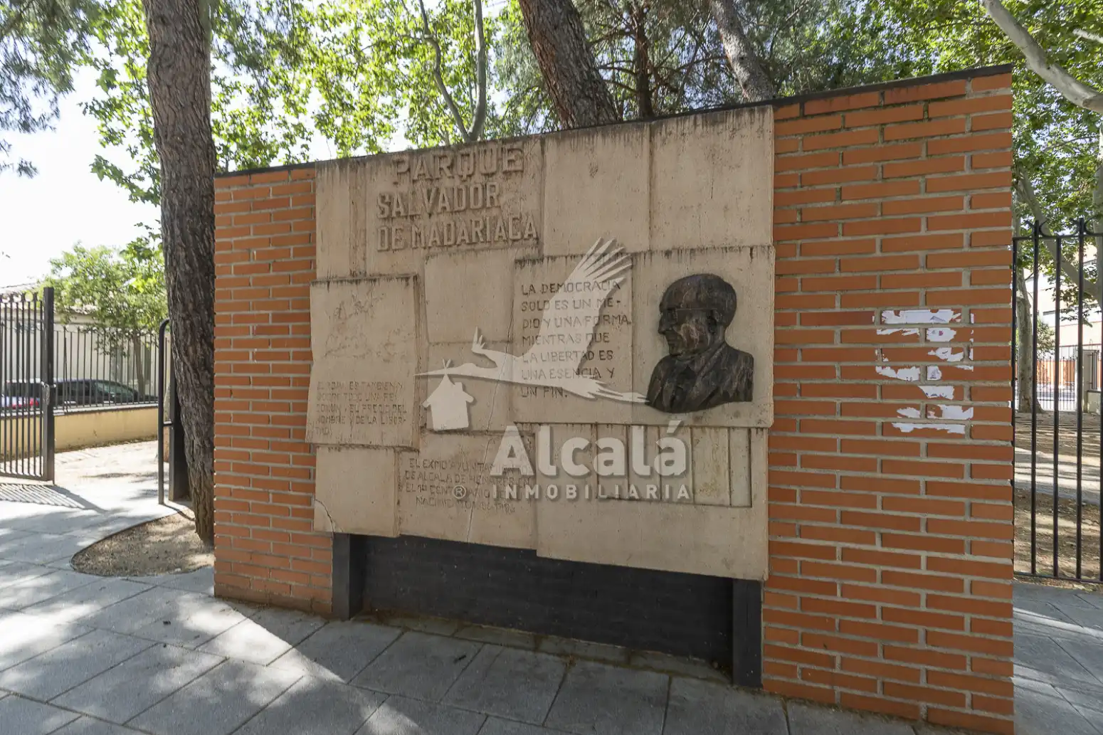 Außenansicht von Einfamilien-Reihenhaus zum Verkauf in Alcalá de Henares