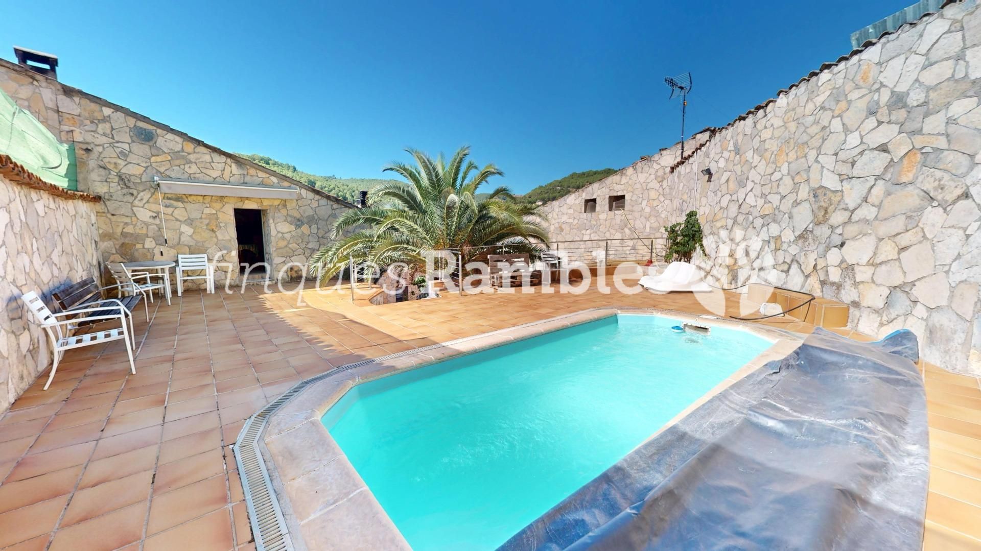 Vista exterior de Casa o xalet en venda en Jorba amb Calefacció, Jardí privat i Terrassa