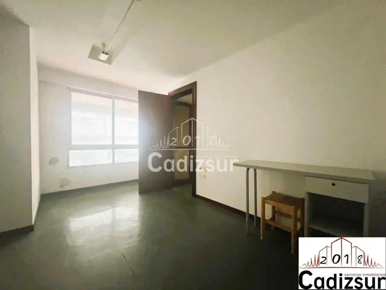 Dormitori de Oficina de lloguer en Cádiz