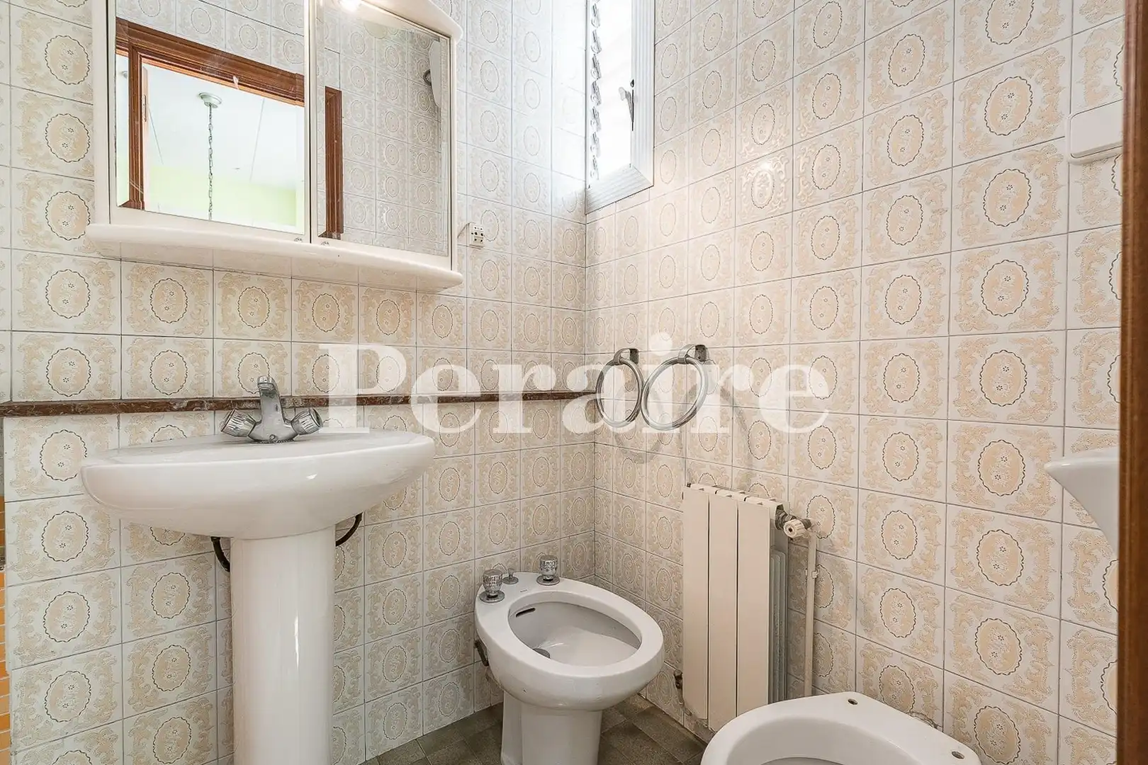Badezimmer von Wohnung zum Verkauf in Barcelona mit Klimaanlage, Heizung und Parkett