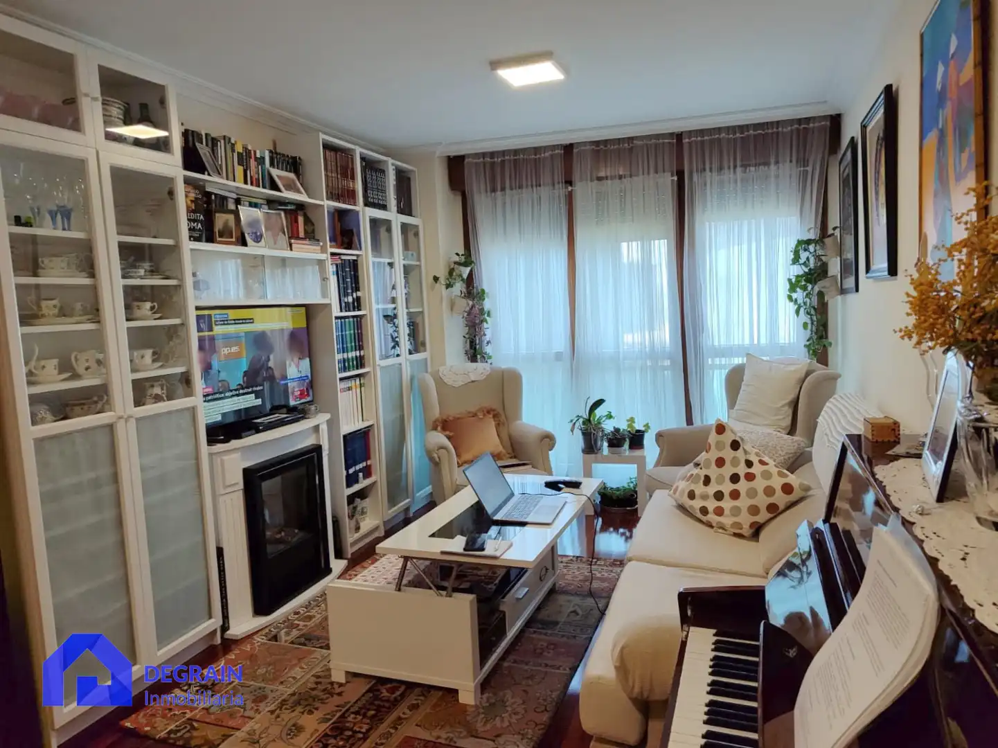 Wohnzimmer von Wohnung zum Verkauf in Oviedo  mit Heizung