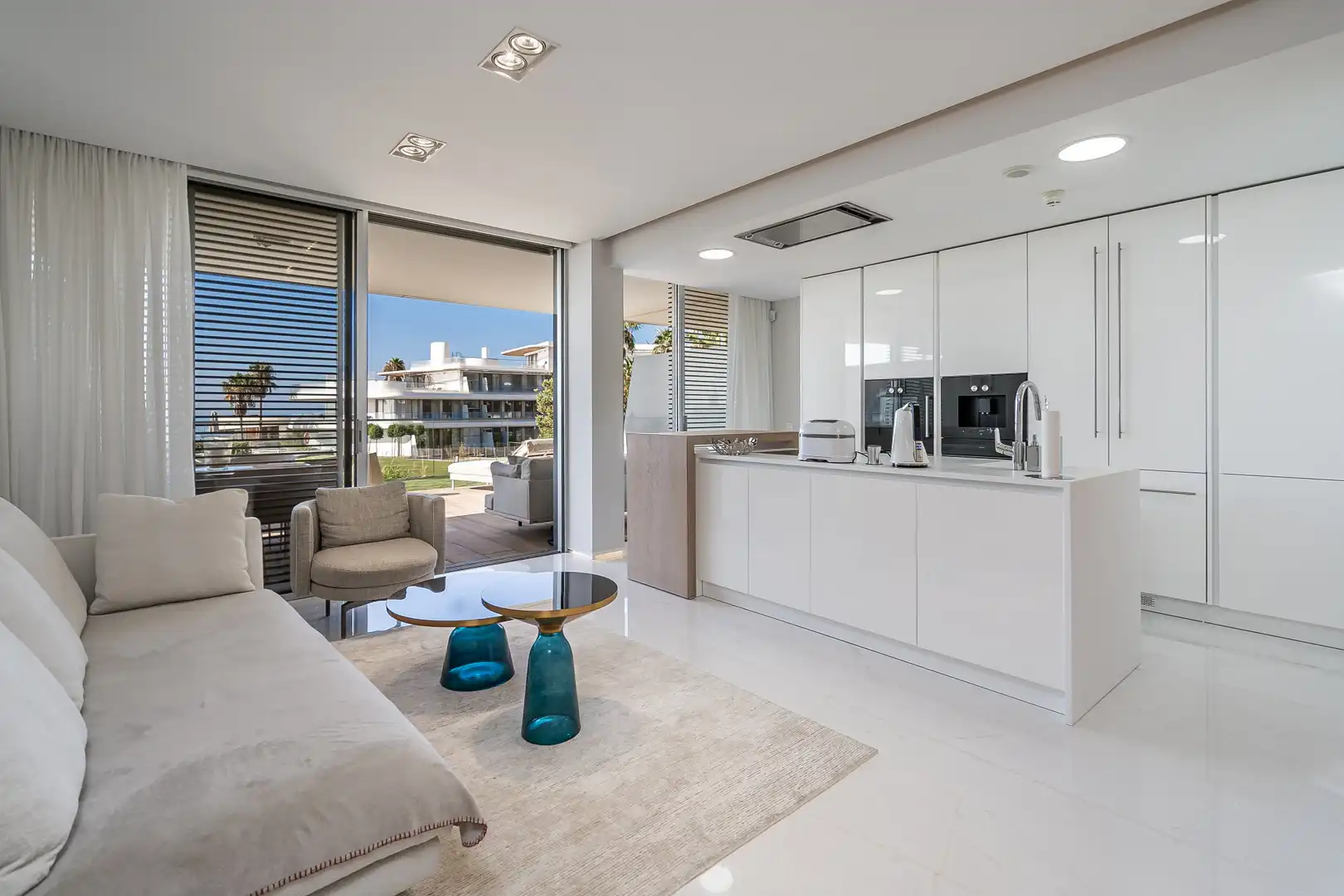 Living room of Ground floor for sale in Estepona  with Air Conditioner, Private garden and Terrace